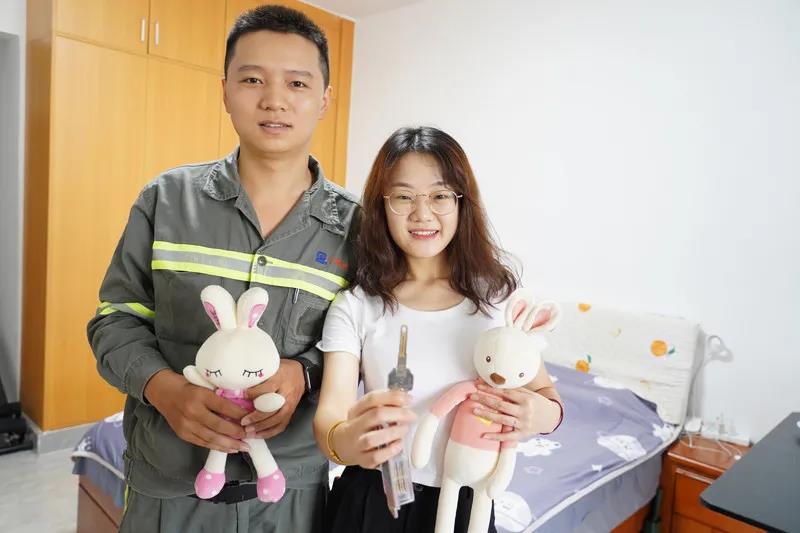 广青科技🎏：114对双职工入住“夫妻楼”