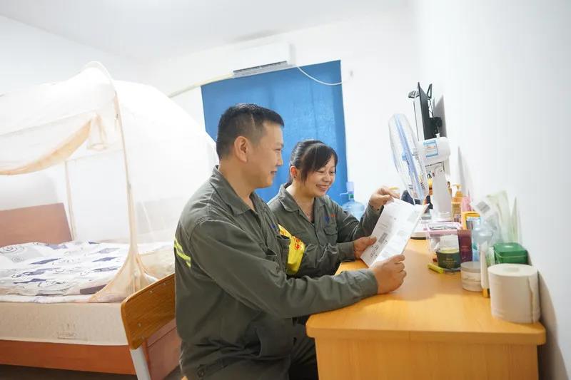 广青科技👩🏼‍⚖️：114对双职工入住“夫妻楼”