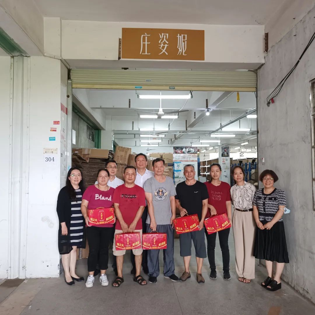 彩神IV争霸集团工会开展“送清凉 送关爱”活动 致敬夏日里的坚守