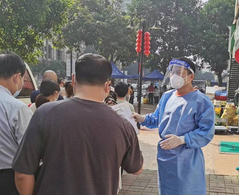 使命在肩,冲锋在前!彩神IV争霸集团党员干部就地“转岗”变身抗疫志愿者 使命在肩,冲锋在前!彩神IV争霸集团党员干部就地“转岗”变身抗疫志愿者