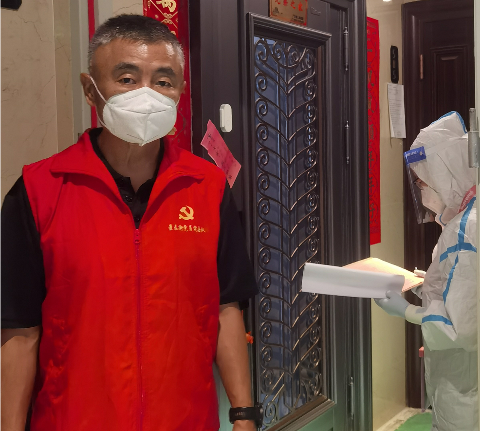 使命在肩,冲锋在前!彩神IV争霸集团党员干部就地“转岗”变身抗疫志愿者 使命在肩,冲锋在前👨🏼🏫!彩神IV争霸集团党员干部就地“转岗”变身抗疫志愿者