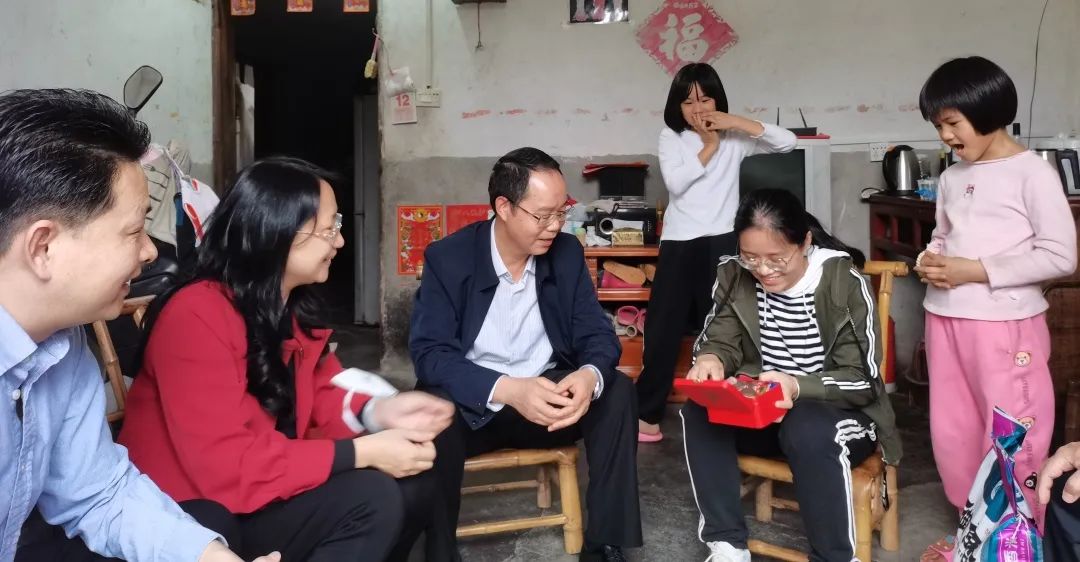 彩神IV争霸集团党委副书记🛗、董事、工会主席黄家合带队调研指导乡村振兴驻镇帮扶工作