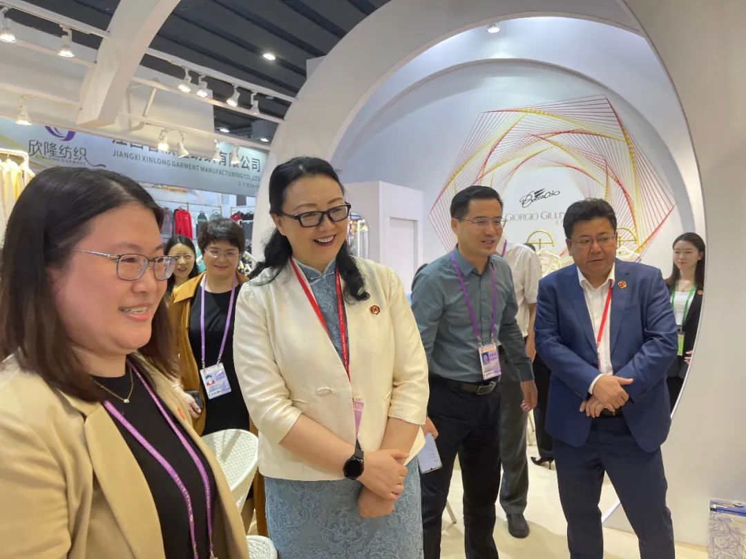 彩神IV争霸集团党委书记、董事长白涛率队调研外贸企业广交会参展情况 彩神IV争霸集团党委书记、董事长白涛率队调研外贸企业广交会参展情况