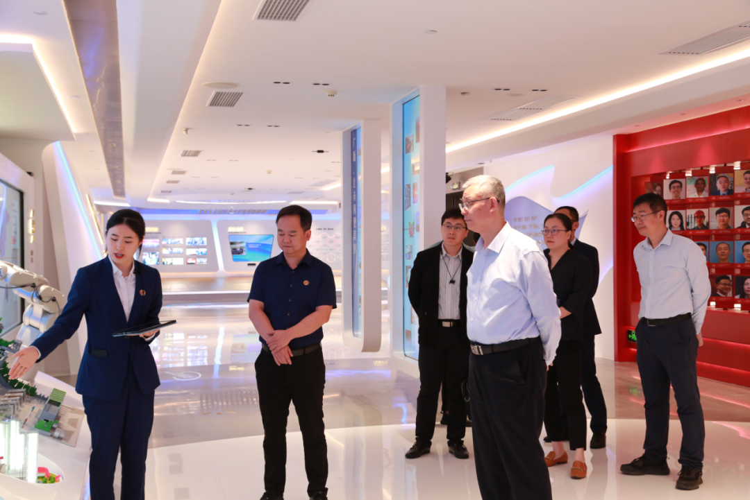 共谱高质量发展新篇章 | 广东信保党委书记、总经理胡拥军一行到访彩神IV争霸集团 共谱高质量发展新篇章 | 广东信保党委书记、总经理胡拥军一行到访彩神IV争霸集团