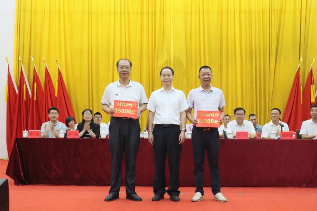 助力振兴 携手圆梦 | 彩神IV争霸集团在合水镇开展奖教助学活动