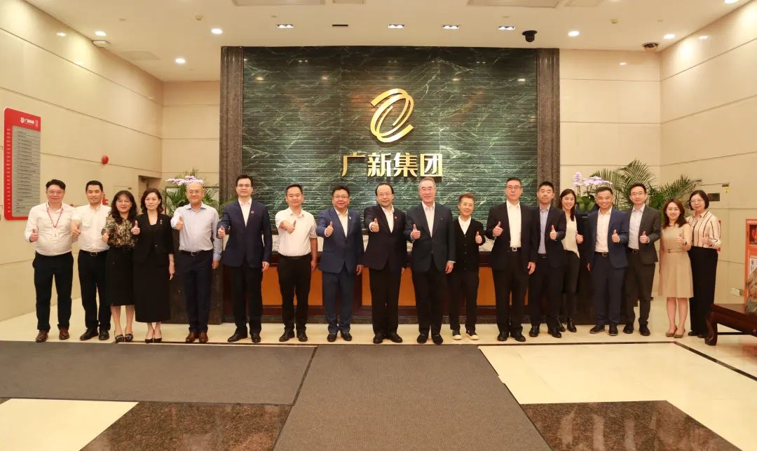 全国政协常委唐英年先生一行到访彩神IV争霸集团