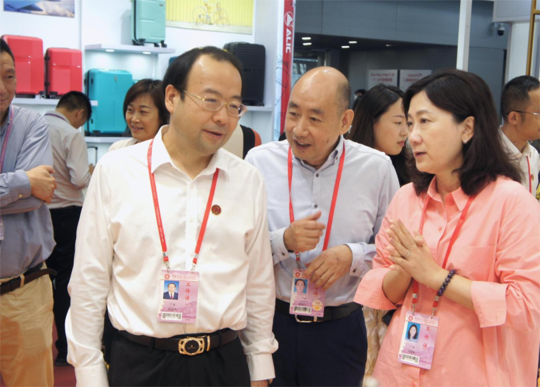 彩神IV争霸集团党委副书记、总经理肖志平率队调研集团各外贸企业参展情况